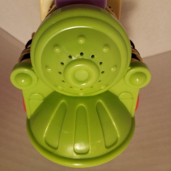 FISHER PRICE LITTLE PEOPLE SAFARI TRAIN ENGINE - PLAYS A MUSICAL TUNE - TESTED - Picture 5 of 16